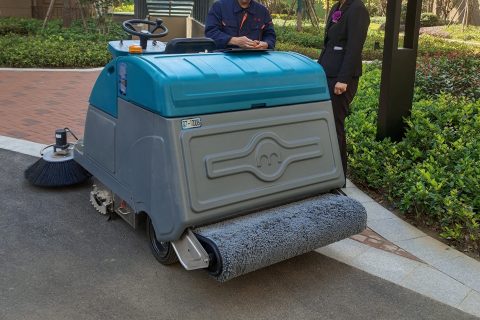 科技改变清洁：扫地车的创新与进步