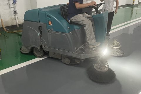 驾驶式扫地车：提升工作效率，创造更清洁的环境