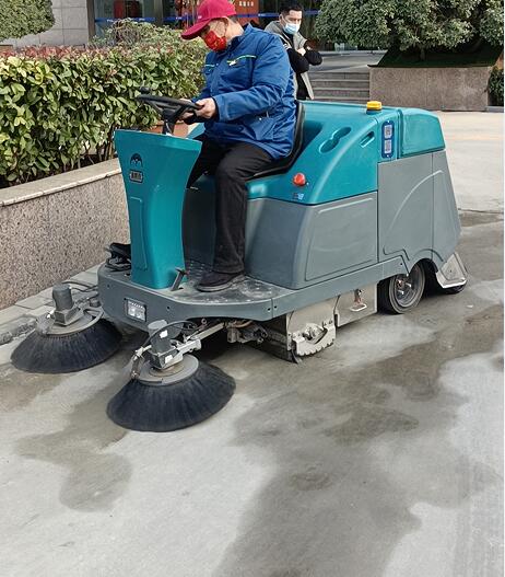 清晨雨产品 | 全幅覆盖!清晨雨QT1000驾驶式扫拖一体机帮你搞定大面积清洁!