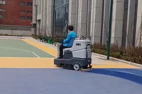 1200mm吸扒的生死时速：学校塑胶跑道5分钟清洁实战