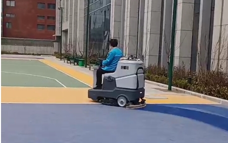 驾驶式扫地车、洗地车、拖地车哪个更好用?比较与选择指南