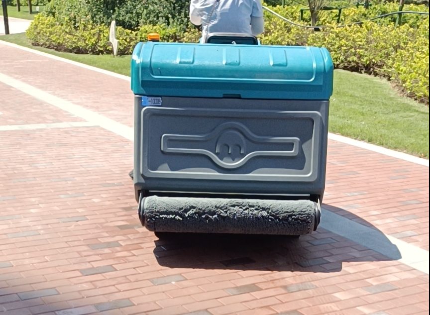 告别尘土飞扬，驾驶式扫地车成新宠，无尘环境轻松打造