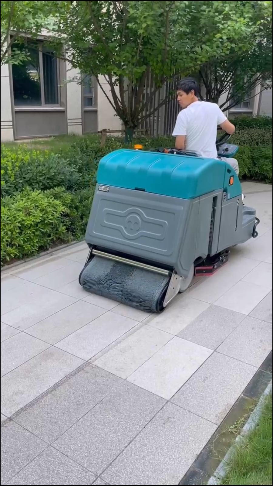 洗地不再累,驾驶式洗地车让清洁变得如此优雅