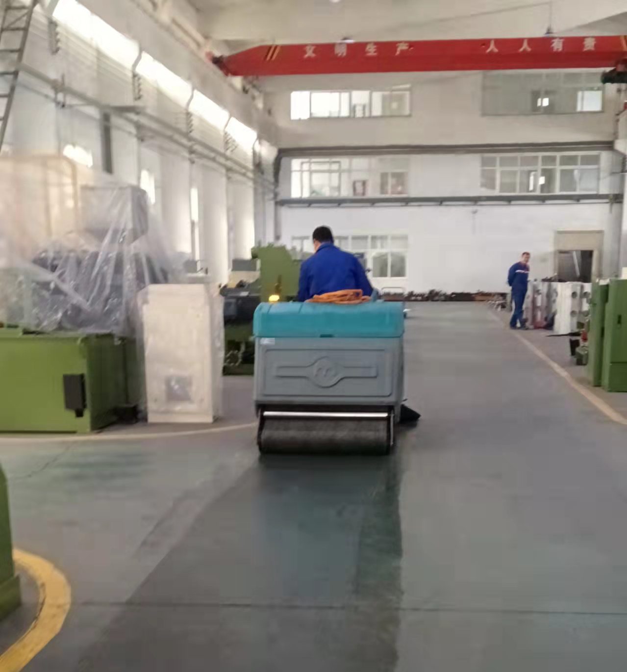 专业洗地车，让车间地面清洁不再是难题