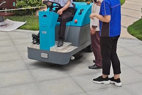 租赁洗地车，如何确保高效、经济又环保？你的疑问，我们来解答！