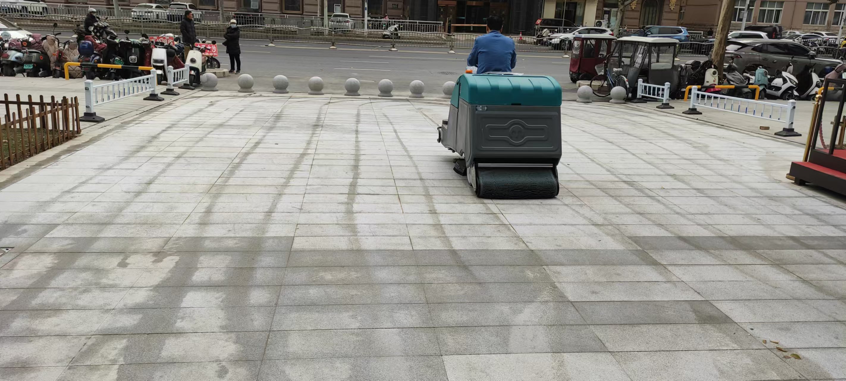 如何对驾驶型洗地机厂家进行选择?