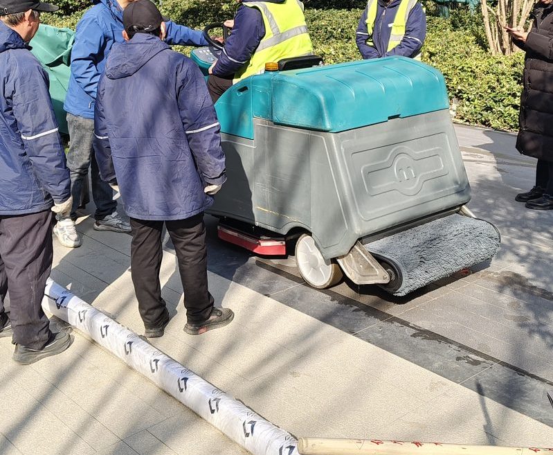 驾驶式洗地车“作死行为”大赏:5个动作让设备秒变废铁,车间老师傅看了直呼肉疼