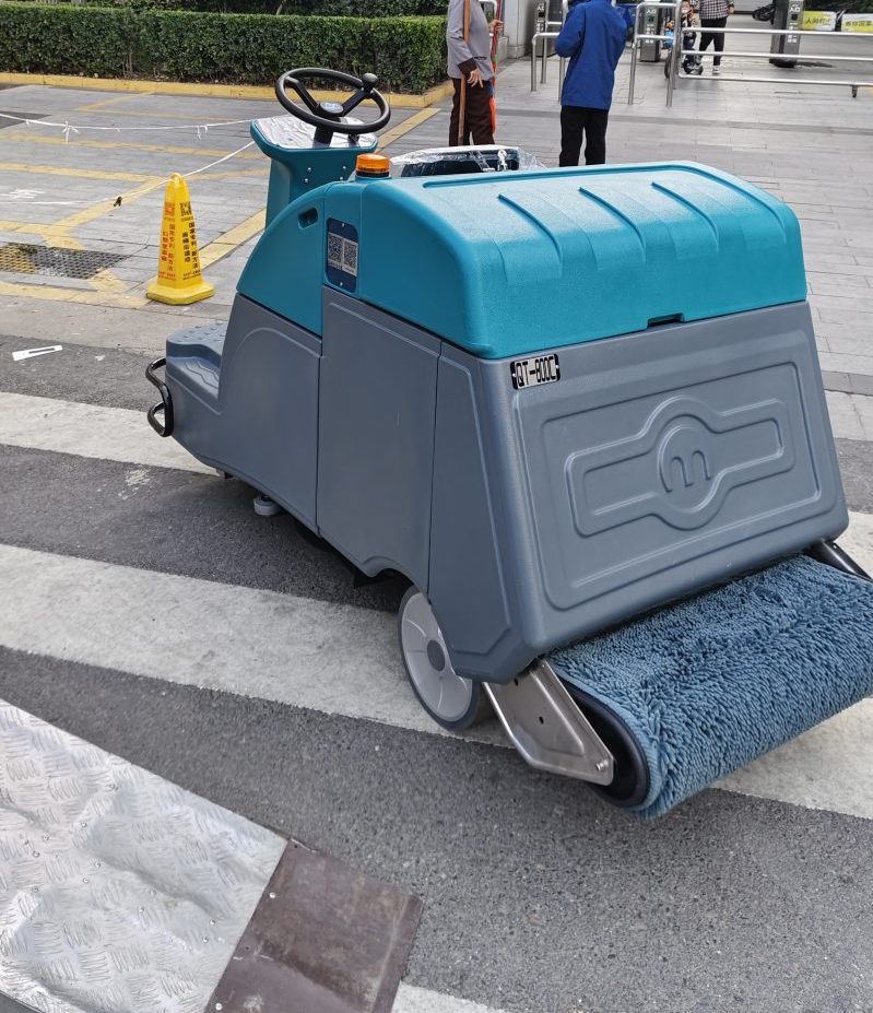 双刷盘+循环水洗！揭秘这款洗地车如何用硬核设计横扫商业清洁难题