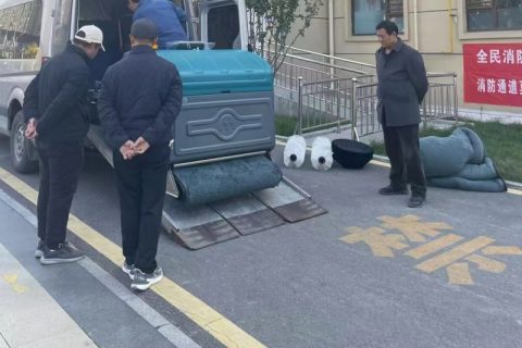 双刷盘+自清洁！工业洗地机暴力美学征服千平车间