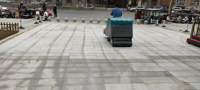 大型场所清洁必备：专业洗地机，轻松应对各种地面！