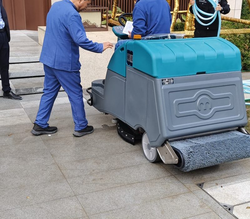 商业清洁好帮手：多功能洗地机，洗拖双效更省力