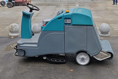 告别商业清洁难题：强力洗地机，让清洁变得更简单