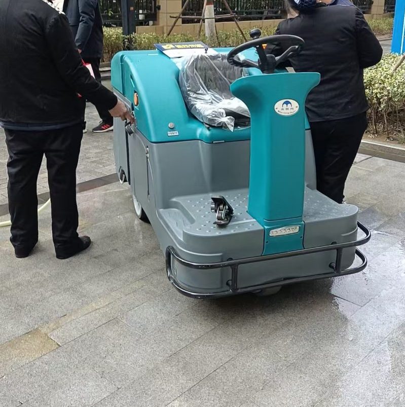 物业小区清洁神器：大型洗地机，让清洁工作更轻松