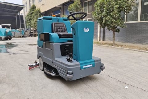 清洁界的“变形金刚”：驾驶式洗地车如何适应各种场景？