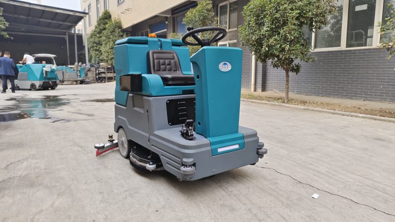 清洁界的“变形金刚”:驾驶式洗地车如何适应各种场景?