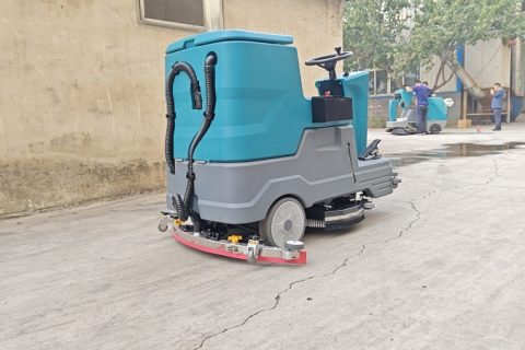 车间油污终结者驾到！驾驶式洗地车暴力去污实测，专治工业“老油条