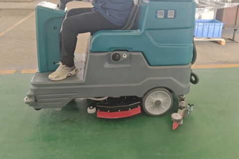 工业洗地车电池自由选：铅酸耐用vs锂电快充，降本30%实战指南