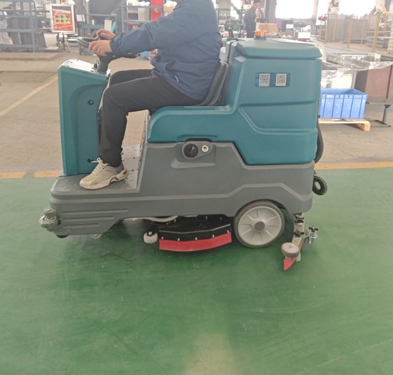 工业洗地车电池自由选：铅酸耐用vs锂电快充，降本30%实战指南