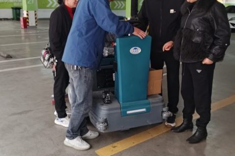 拥有这款洗地车，让你的清洁工作变得轻松又愉快