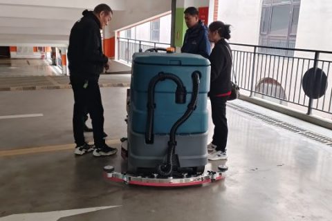 洗地车：地面清洁的得力助手，让环境更加整洁美观