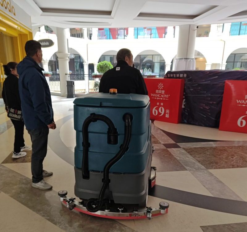 驾驶式洗地车助力商场清洁升级，实效案例大分享！