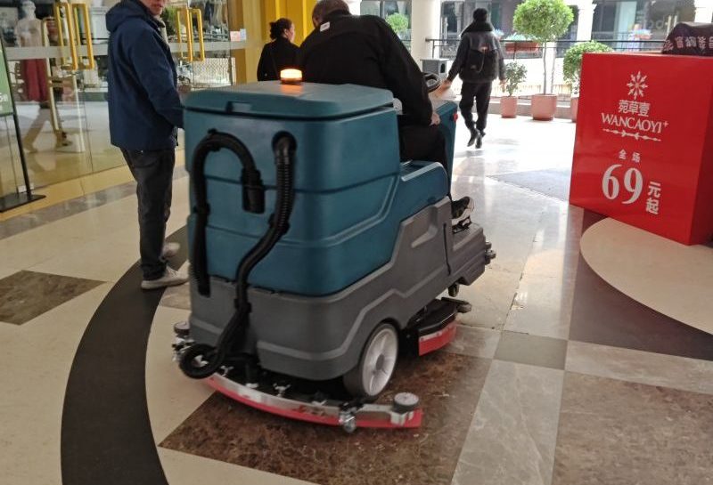 【案例分享】驾驶式洗地车：商场清洁的新高效典范
