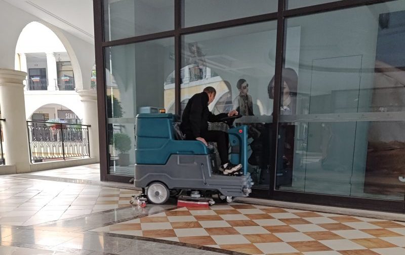 揭秘洗地车吸水差的真相:专业解析与解决方案