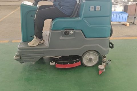 物业经理必看！驾驶式洗地车如何让2000㎡停车场清洁效率提升3倍？