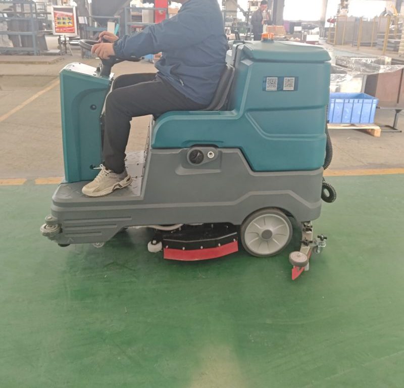 物业经理必看！驾驶式洗地车如何让2000㎡停车场清洁效率提升3倍？