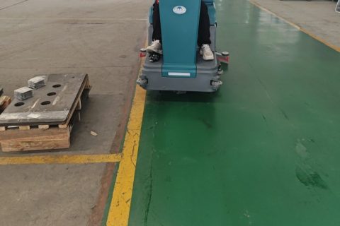 从工厂到地下车库，为什么都选驾驶式洗地车？3大核心优势解析