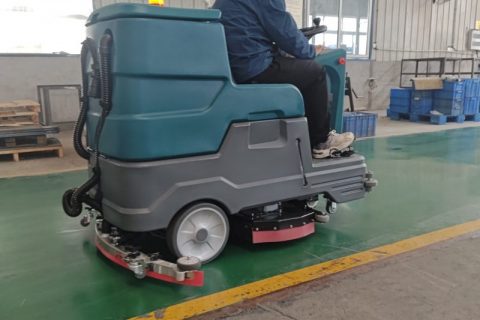 驾驶式洗地车：1台机器=5人效率？企业降本增效的清洁革命