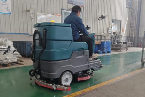 为什么说驾驶式洗地车是物业公司的“第二台车”？3个真实案例告诉你答案