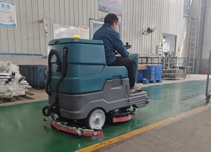 为什么说驾驶式洗地车是物业公司的“第二台车”？3个真实案例告诉你答案