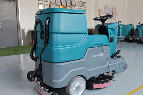 从采购到报废，驾驶式洗地车的“隐形成本”你算清楚了吗？
