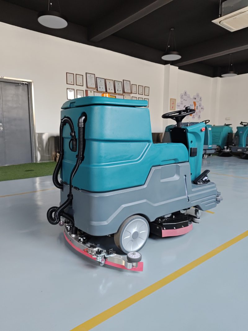 从采购到报废，驾驶式洗地车的“隐形成本”你算清楚了吗？