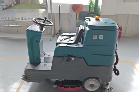 160L“巨腹”洗地车登场：大容量污水箱如何重塑大型空间清洁效率？