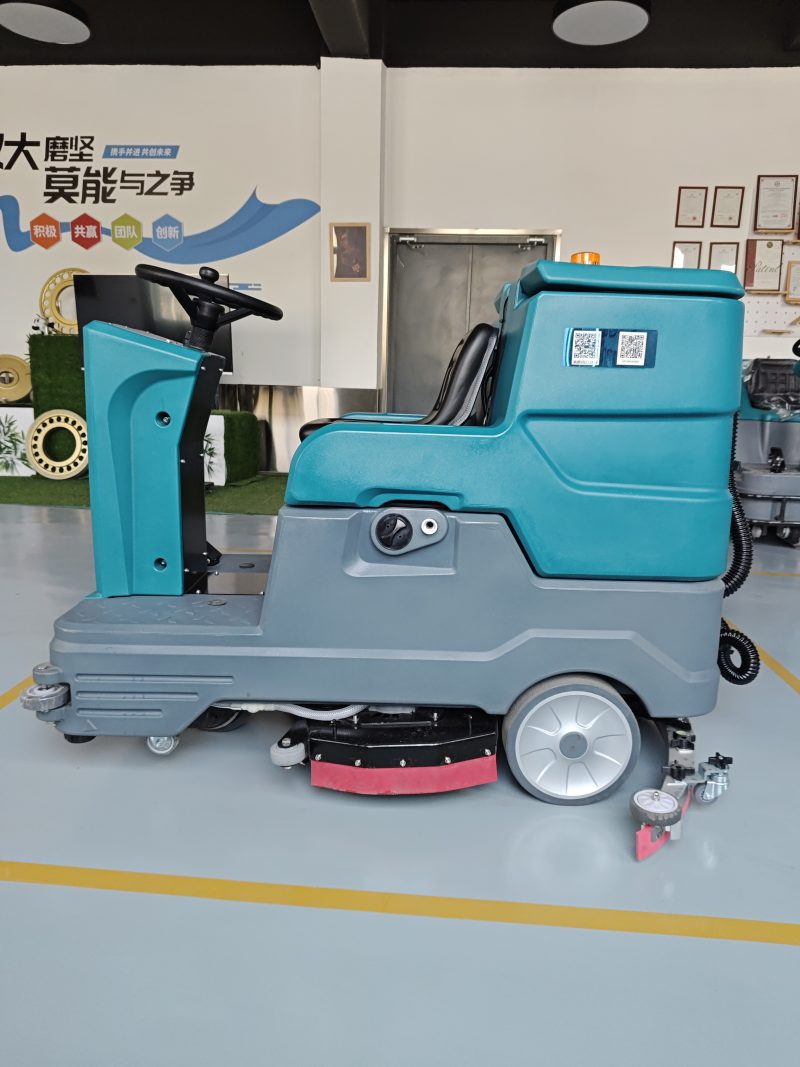 50L净水箱洗地车实测｜单机作业3小时，地库/车间万平清洁无压力"