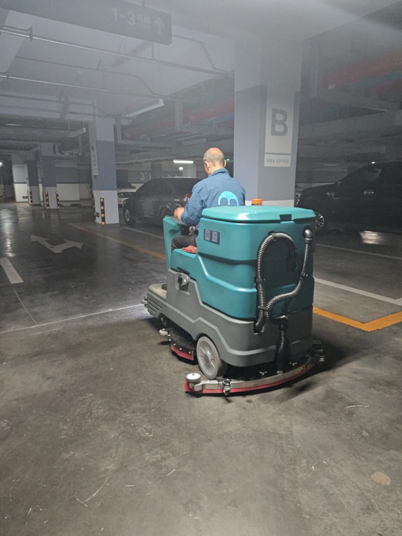 污水克星驾驶式洗地车实战解密：地下车库清洁配置清单
