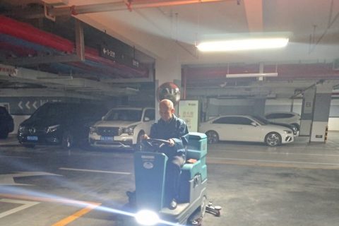 告别“电量焦虑”！3-5小时超长续航洗地车，让物业清洁任务一气呵成