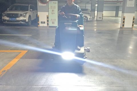 150L净水箱洗地车实测｜单机作业3小时，地库/车间万平清洁无压力