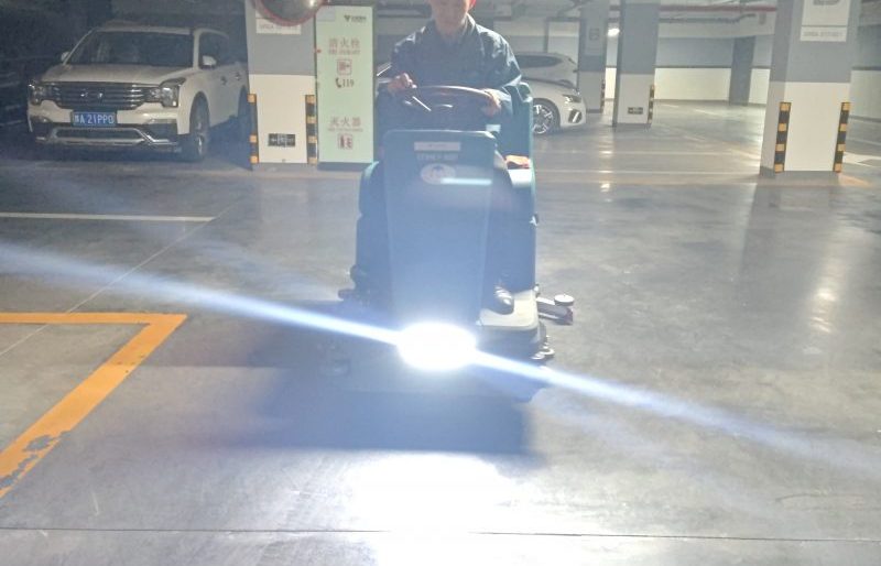 50L净水箱洗地车实测｜单机作业3小时，地库/车间万平清洁无压力"