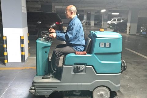 每天省3小时人工！商超都在用的驾驶式洗地车藏着哪些成本秘密？