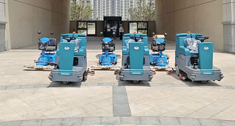 驾驶式洗地车:地面清洁的“空间魔术师”