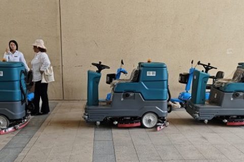 从“汗水工程”到“效率革命”：驾驶式洗地车如何改写清洁史？