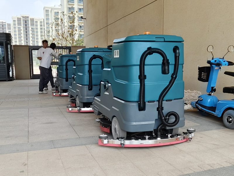 不只是机器!驾驶式洗地车如何成为清洁团队的“第二大脑”?