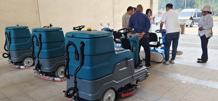 清洁行业的“时间加速器”：驾驶式洗地车如何压缩清洁周期？