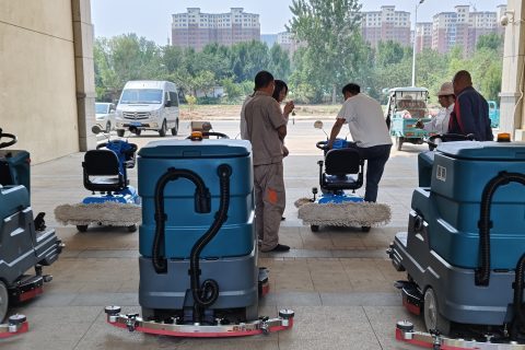 高效清洁的扫地车/洗地车已送达客户现场，效果炸裂