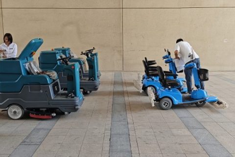 驾驶式洗地车的“绿色使命”：让清洁与环保同行