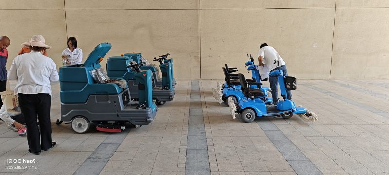 驾驶式洗地车的“绿色使命”：让清洁与环保同行