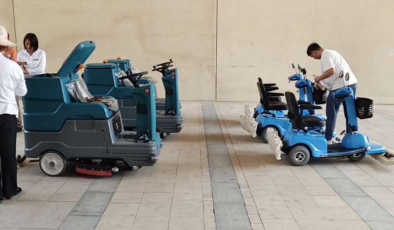 从“清洁工”到“地面艺术家”:驾驶式洗地车如何重塑职业形象?